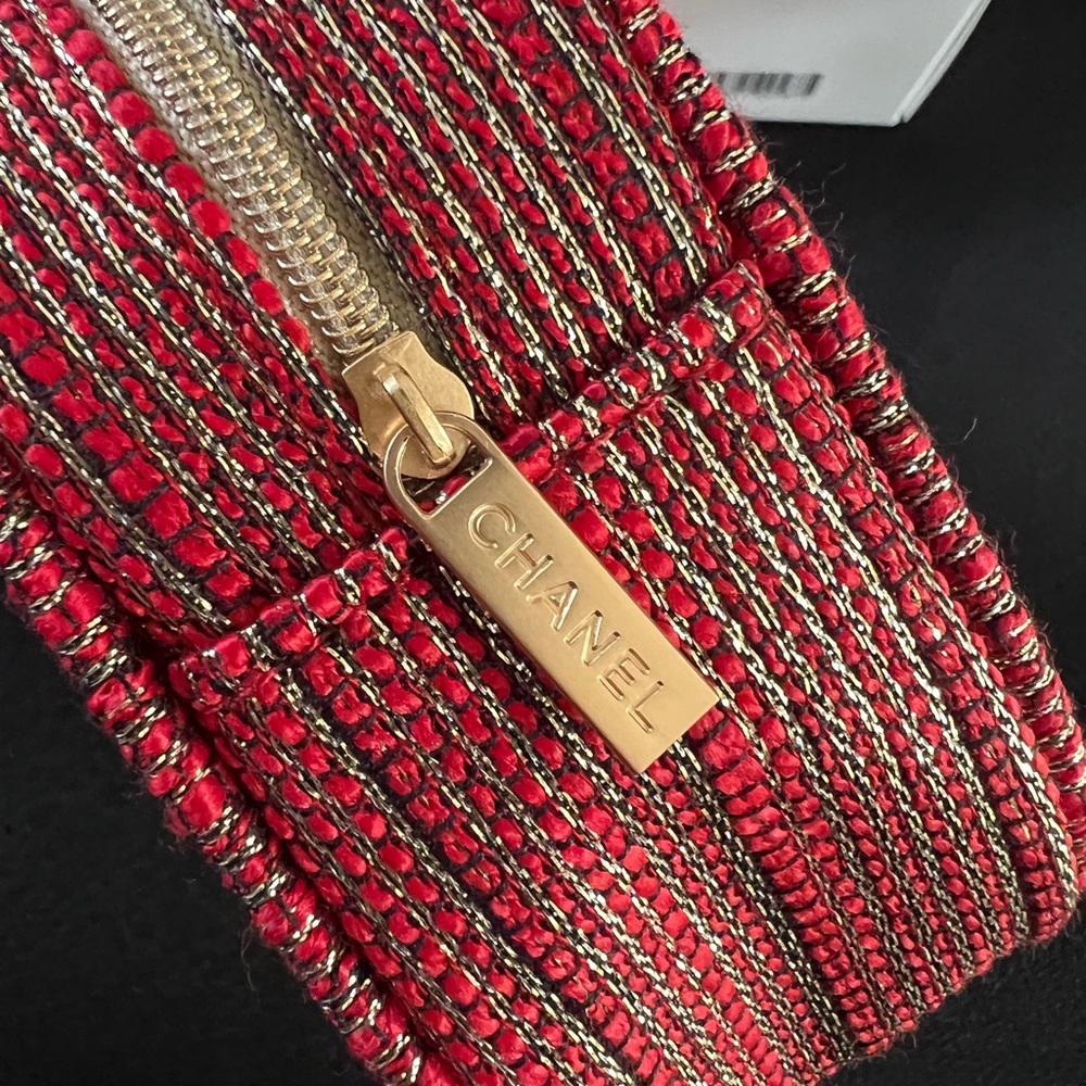 Brand new CHANEL 2022 Holiday Cosmetic Bag - Picture 6 of 6